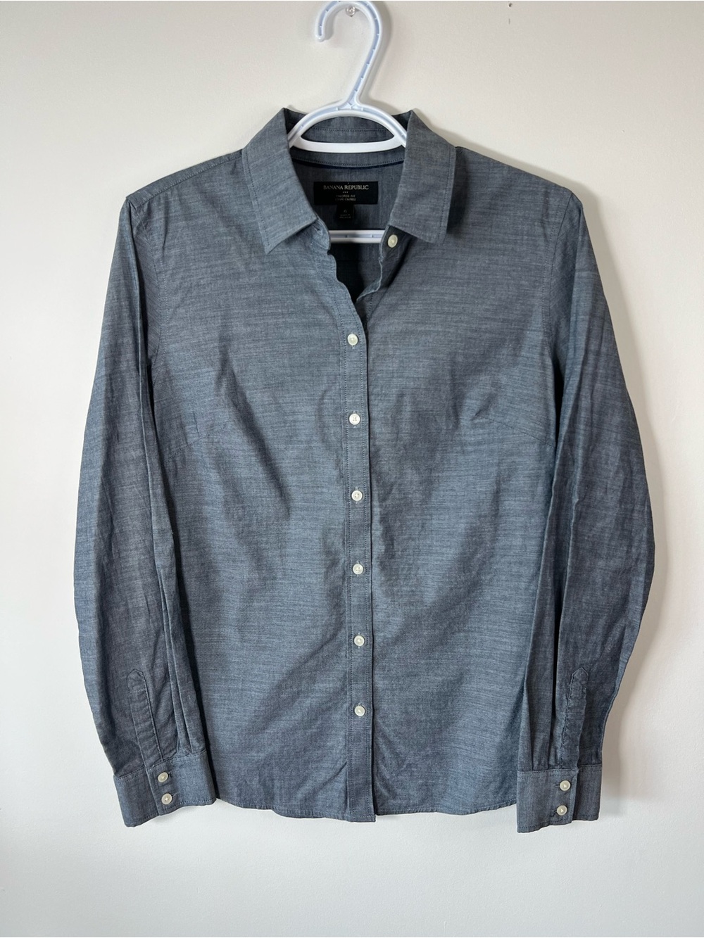 Banana Republic Tailored Fit Women’s Size 6 Grayish Blue Button-Down Shirt